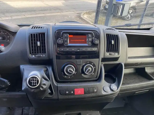 Opel Movano view 12