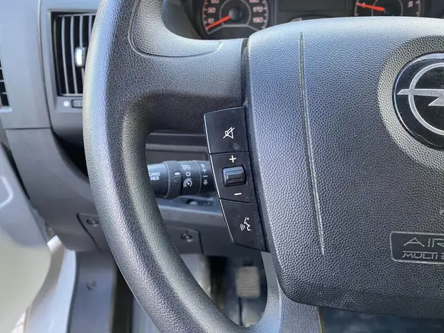 Opel Movano view 6