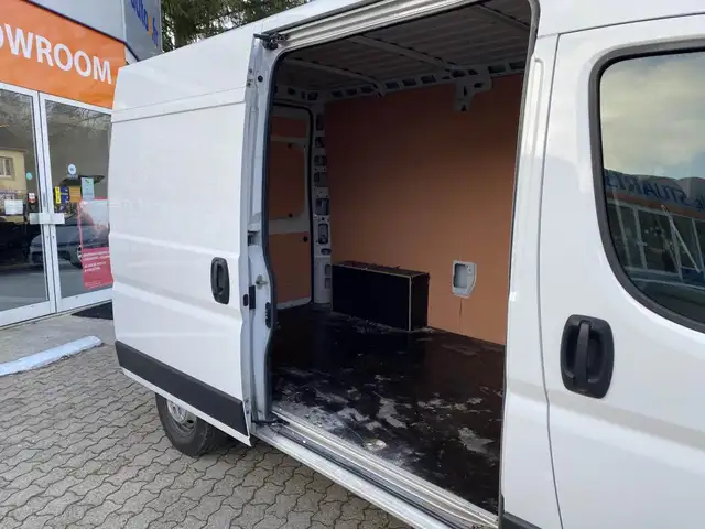Opel Movano view 10