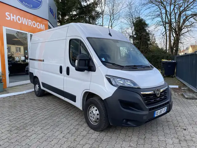 Opel Movano view 2