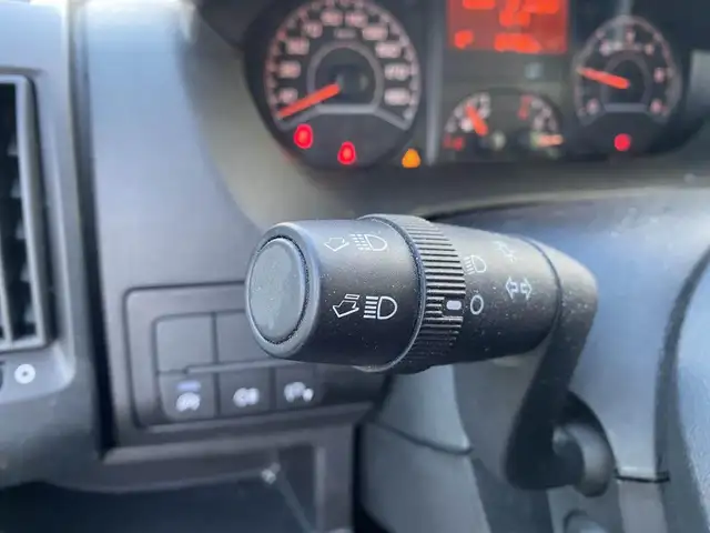 Opel Movano view 15