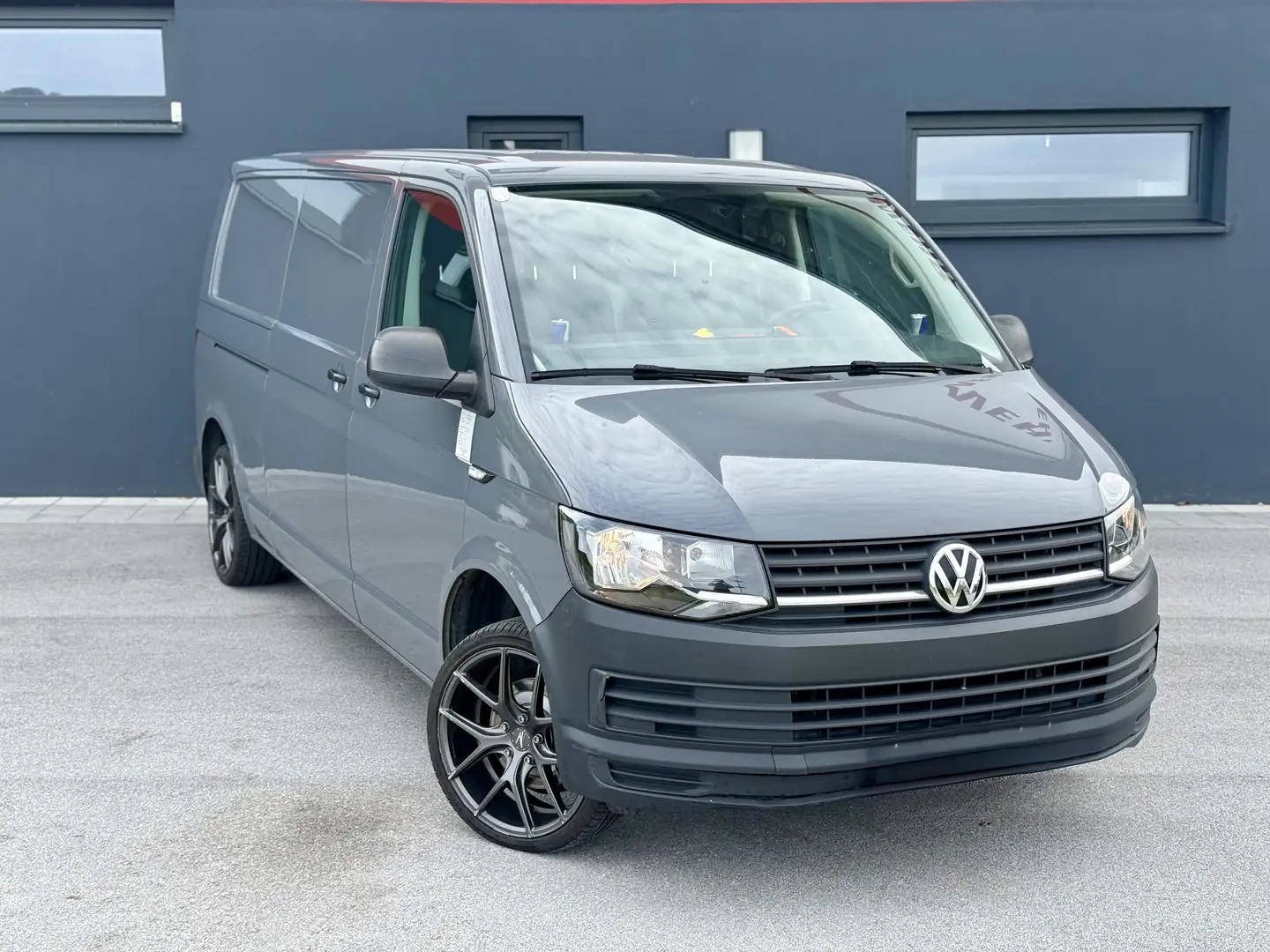 Volkswagen T6 Transporter - 2