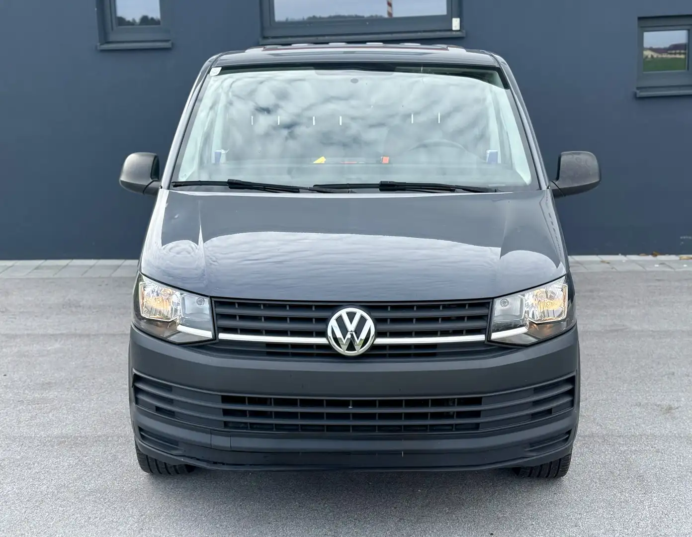 Volkswagen T6 Transporter - 1