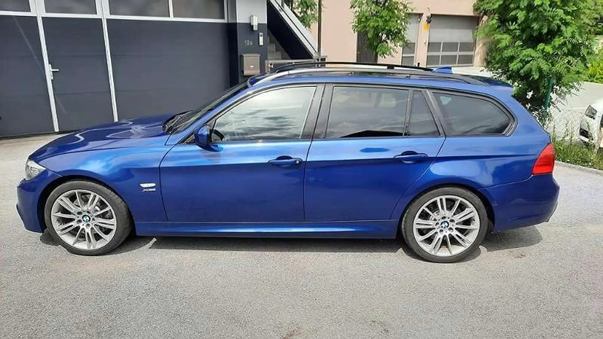 BMW 325 325i touring Aut. Blau - 2