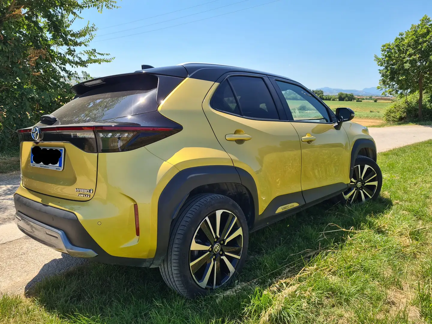 Toyota Yaris Cross Premier Zlatna - 2