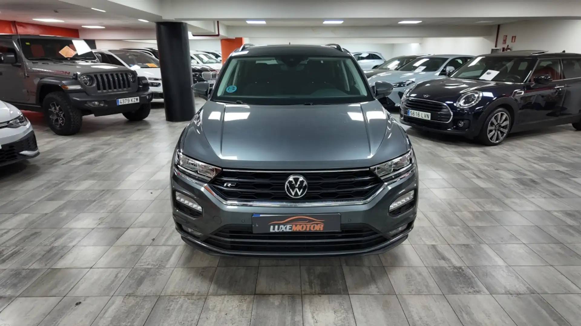Volkswagen T-Roc 1.0 TSI Advance R-line 81kW Gris - 2