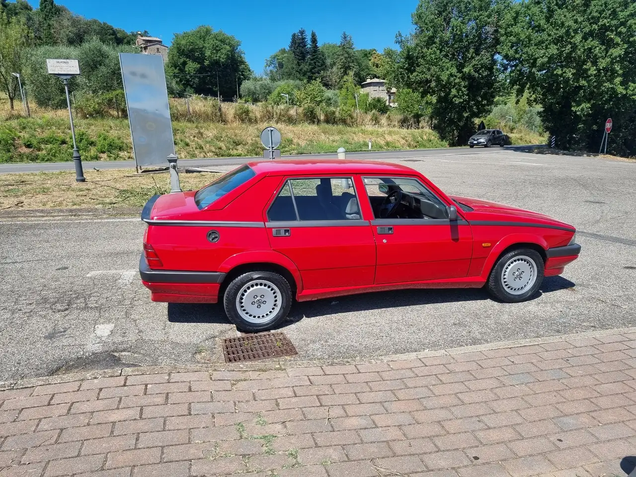 Alfa Romeo 75 2.0i ts, foto 1