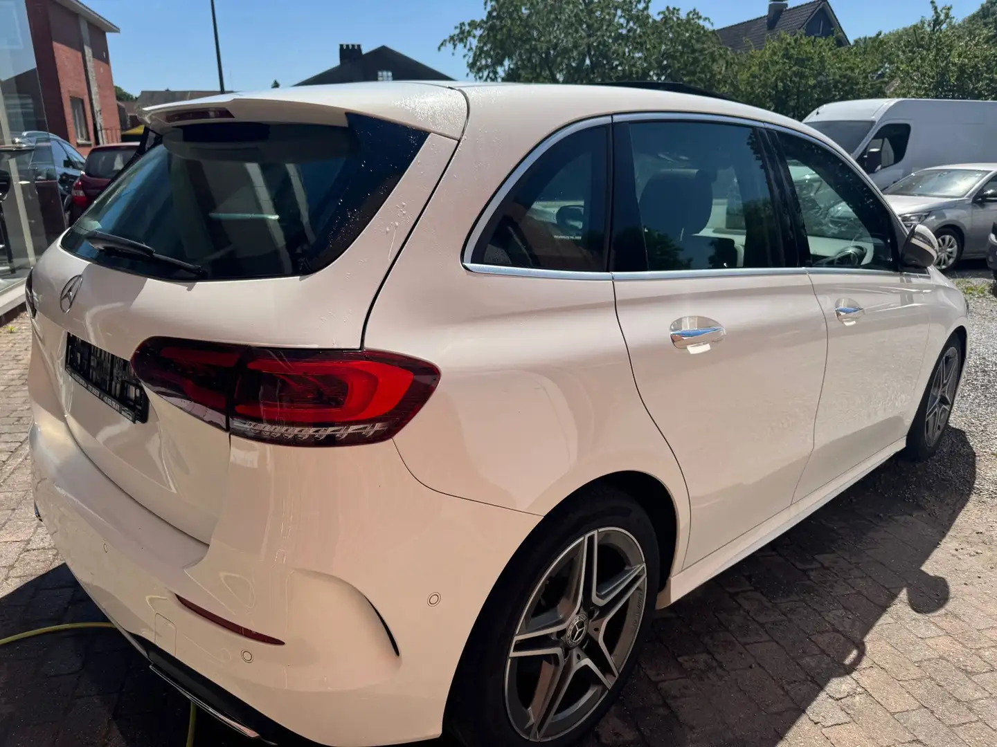Mercedes-Benz B 180 d Pack AMG Wit - 2