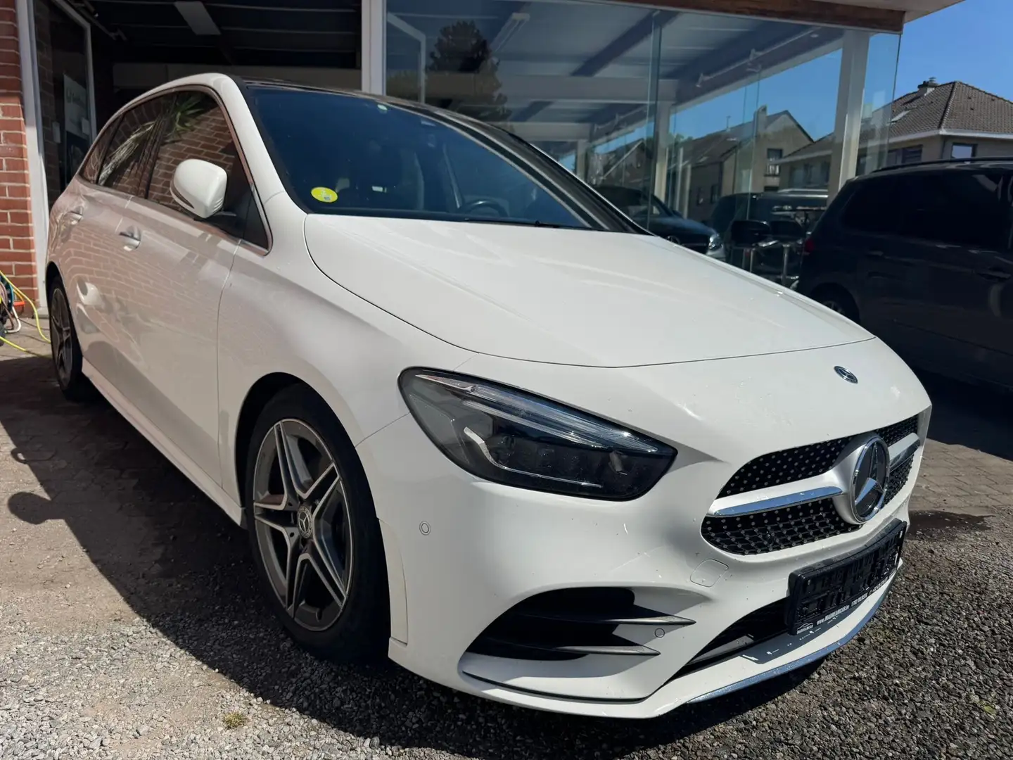 Mercedes-Benz B 180 d Pack AMG Wit - 1