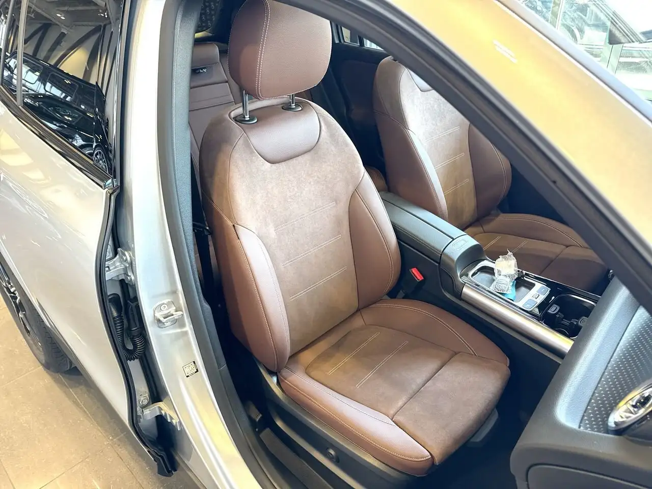 Mercedes-Benz GLA снимка Mercedes-Benz GLA