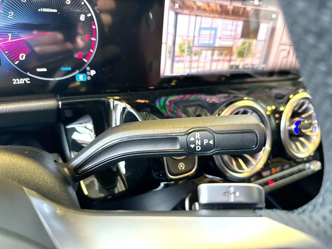 Mercedes-Benz GLA снимка Mercedes-Benz GLA