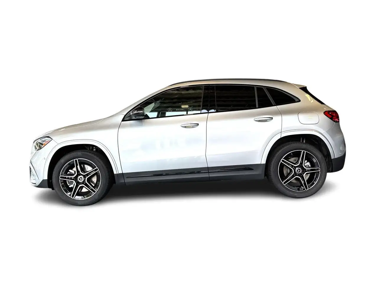 Mercedes-Benz GLA снимка Mercedes-Benz GLA