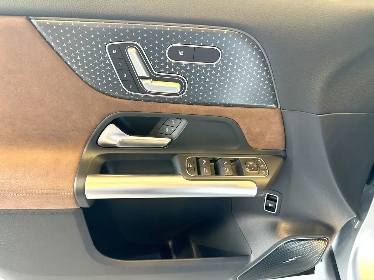 Mercedes-Benz GLA снимка Mercedes-Benz GLA