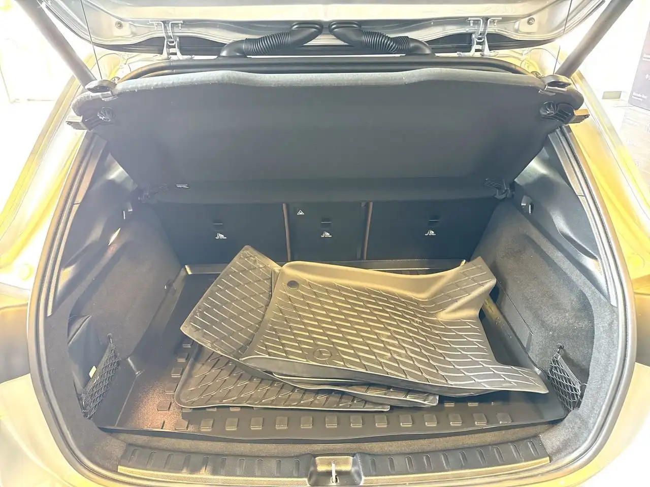 Mercedes-Benz GLA снимка Mercedes-Benz GLA