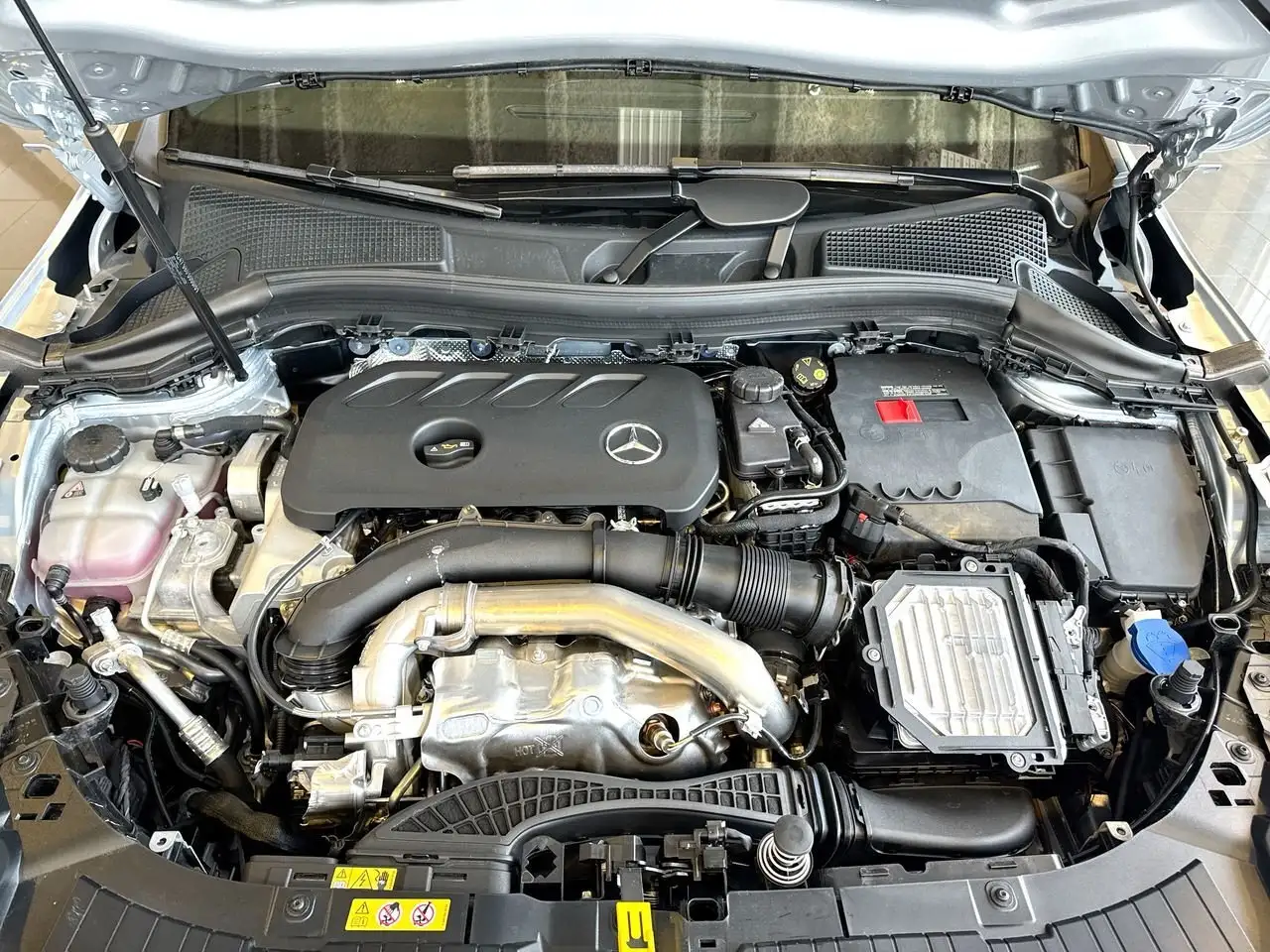 Mercedes-Benz GLA снимка Mercedes-Benz GLA
