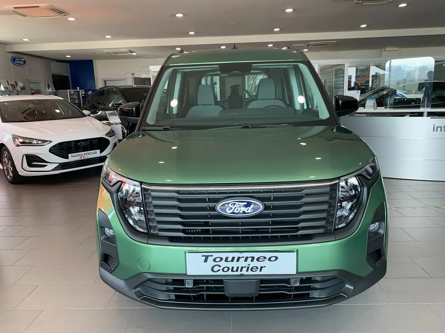 Ford Tourneo Courier TITANIUM 1.0 benzina 125cv VETTURA 5 POSTI, NUOVA! Verde - 2