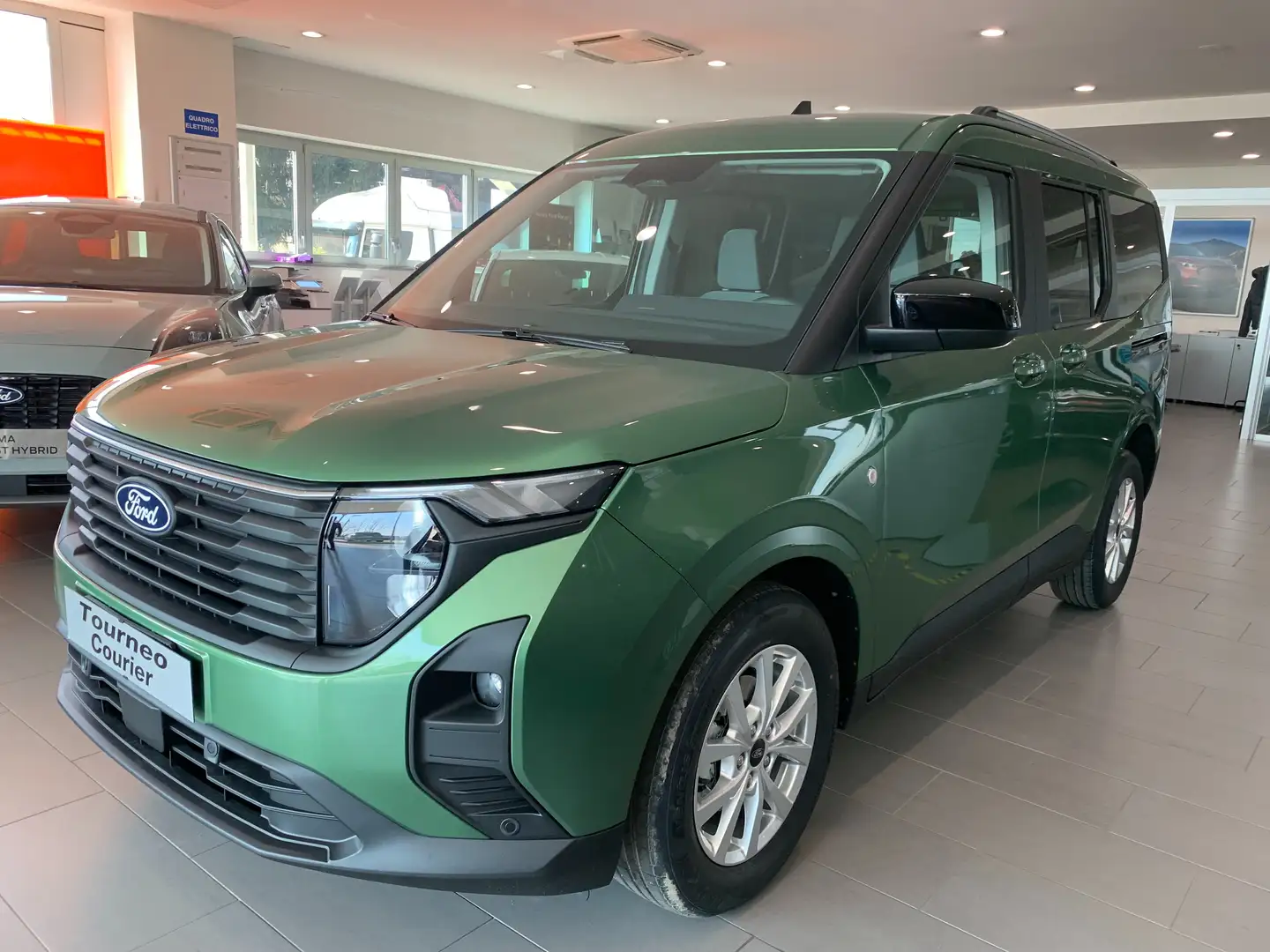 Ford Tourneo Courier TITANIUM 1.0 benzina 125cv VETTURA 5 POSTI, NUOVA! Verde - 1