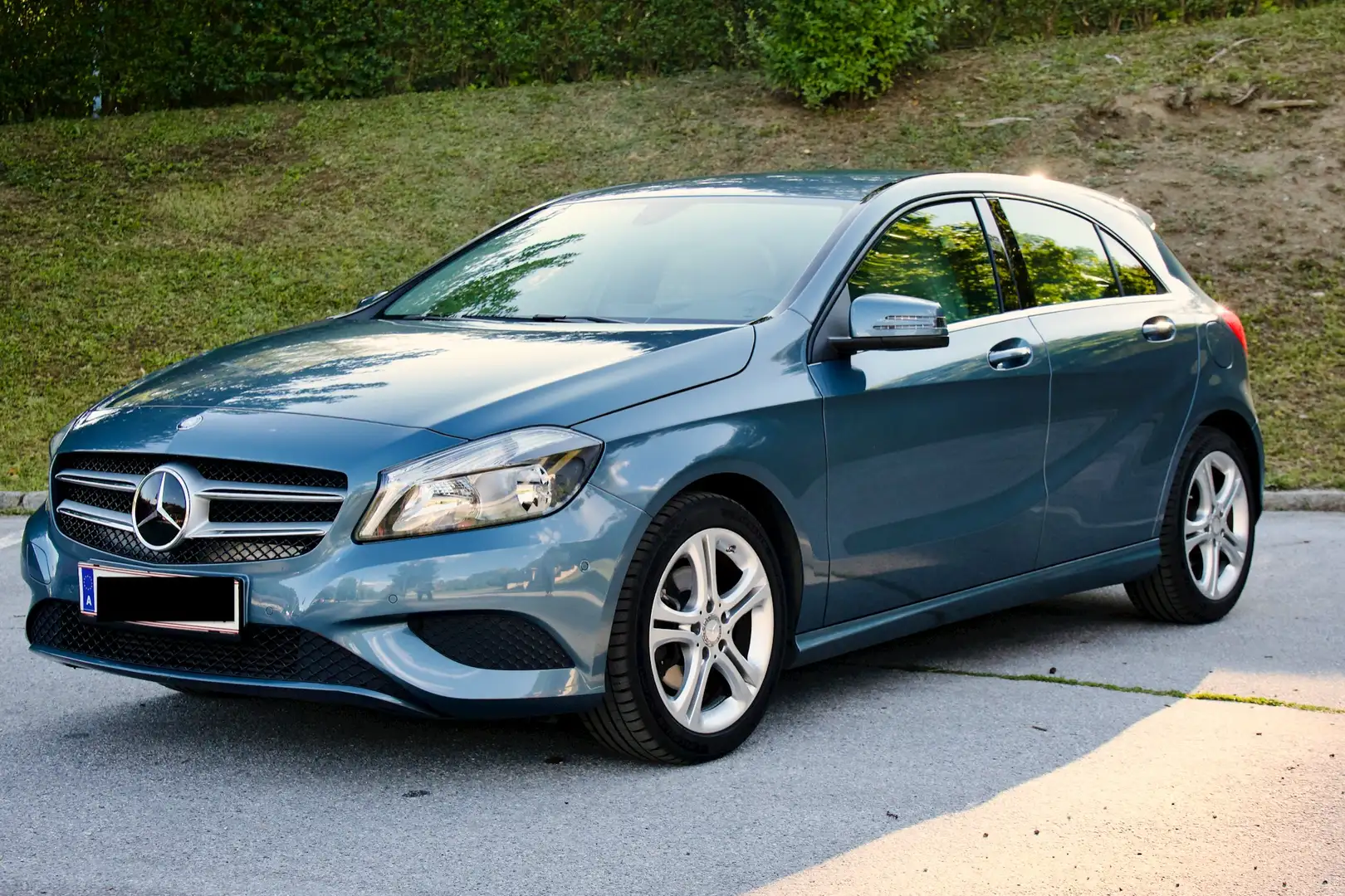 Mercedes-Benz A 180 A 180 BlueEfficiency Edition Lifestyle Edition Lifestyle Blau - 1