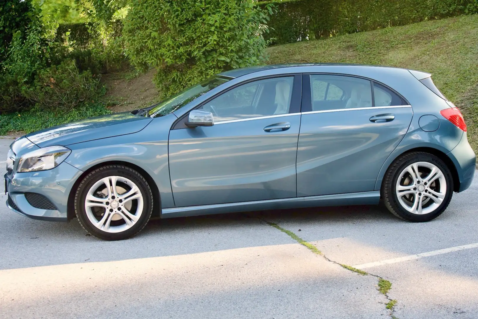 Mercedes-Benz A 180 A 180 BlueEfficiency Edition Lifestyle Edition Lifestyle Blau - 2