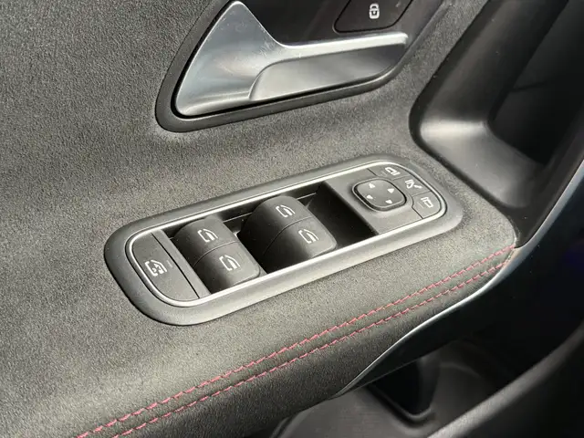 Mercedes-Benz Cla view 24
