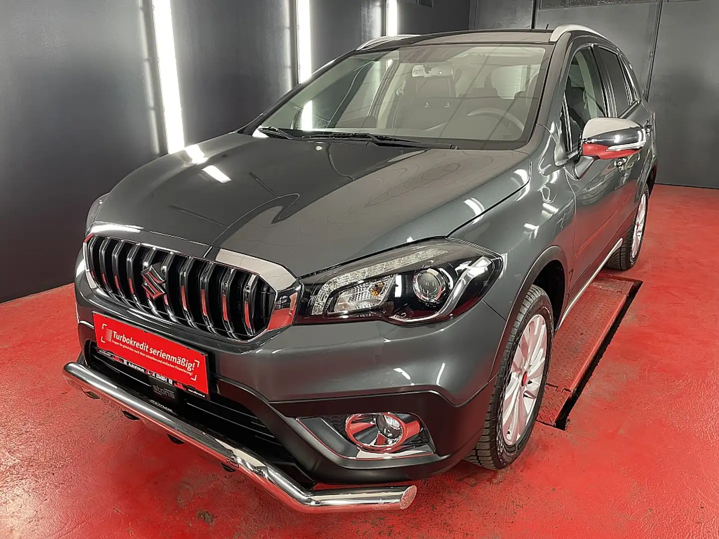 Suzuki SX4 S-Cross 1,6 DDiS 4WD shine Grijs - 2
