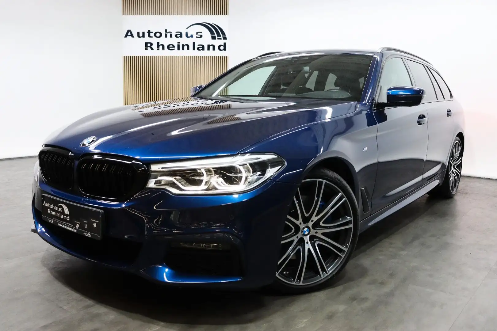BMW 530 d Touring M-Sport*LIVECOCKPIT*HEADUP*PANO*AHK Blau - 1