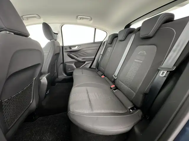 Ford Focus view 8