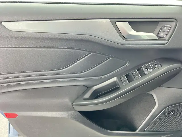 Ford Focus view 11