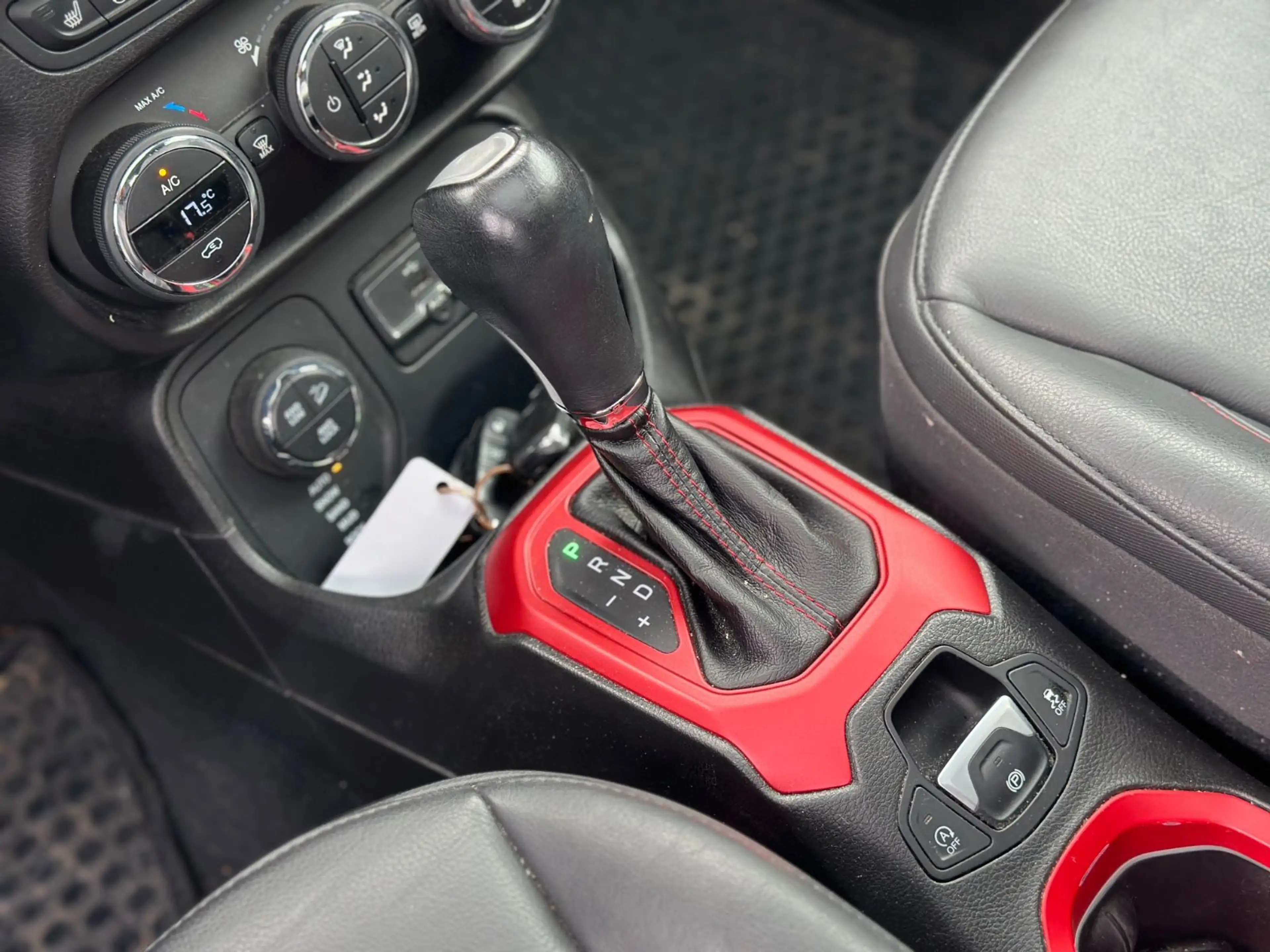 Jeep Renegade Trailhawk 4WD * Pano * Leder * LED * — photo 7