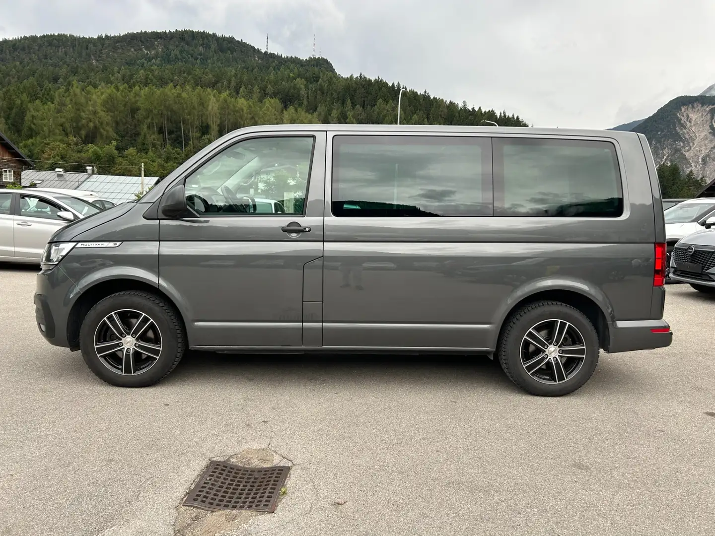 Volkswagen T6 Multivan Volkswagen Multivan trendline T6.1 2.0 tdi 150 cv Gris - 2
