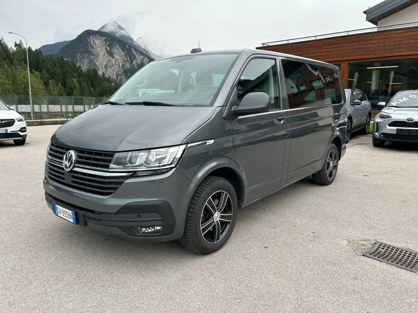 Volkswagen T6 Multivan Volkswagen Multivan trendline T6.1 2.0 tdi 150 cv Gris - 1