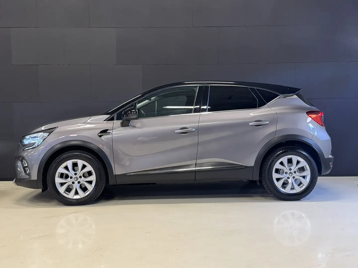 Renault Captur 1.3 TCe 140PK Intens Automaat | Navi | Full LED | Grijs - 2