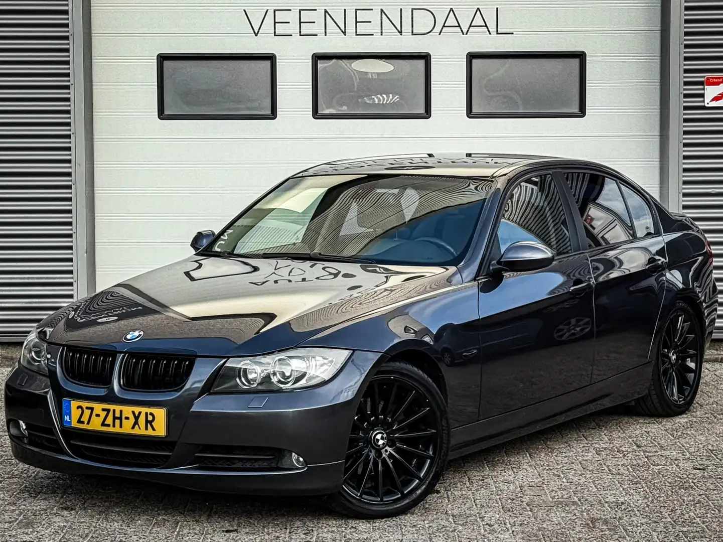 BMW 325 3-serie 325i High Executive 218 PK XENON/LEDER/NAP Grijs - 2
