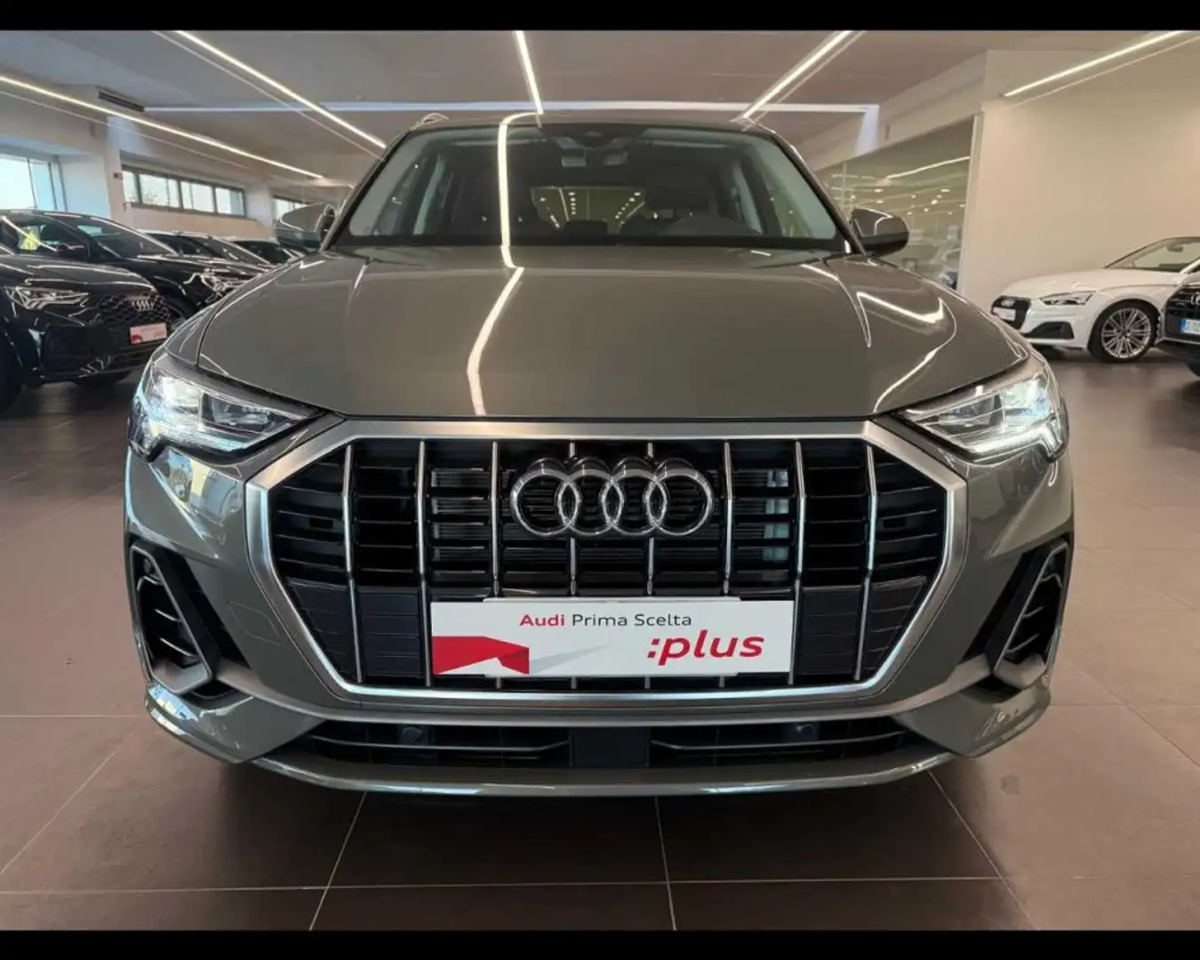 Audi Q3 S line edition 45 TFSI e S tronic 245 cv Grigio - 2