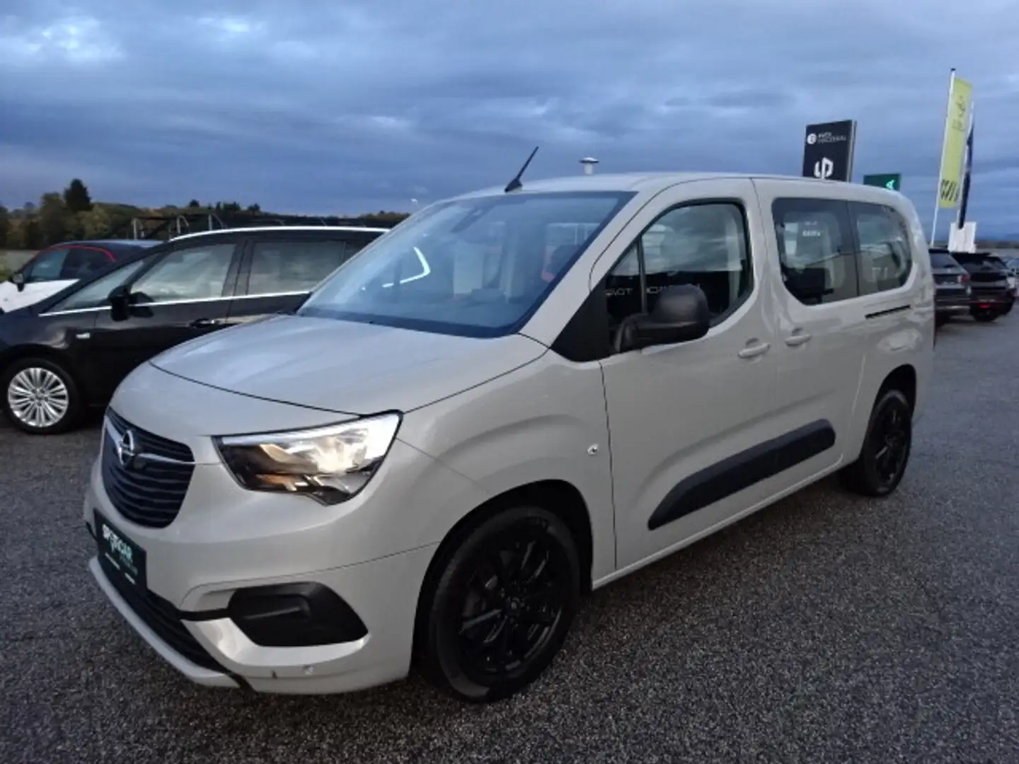 Opel Combo Life 1,2 Dir. Inj. Turbo XL Edition Start/Stop S. Aut. Beige - 2