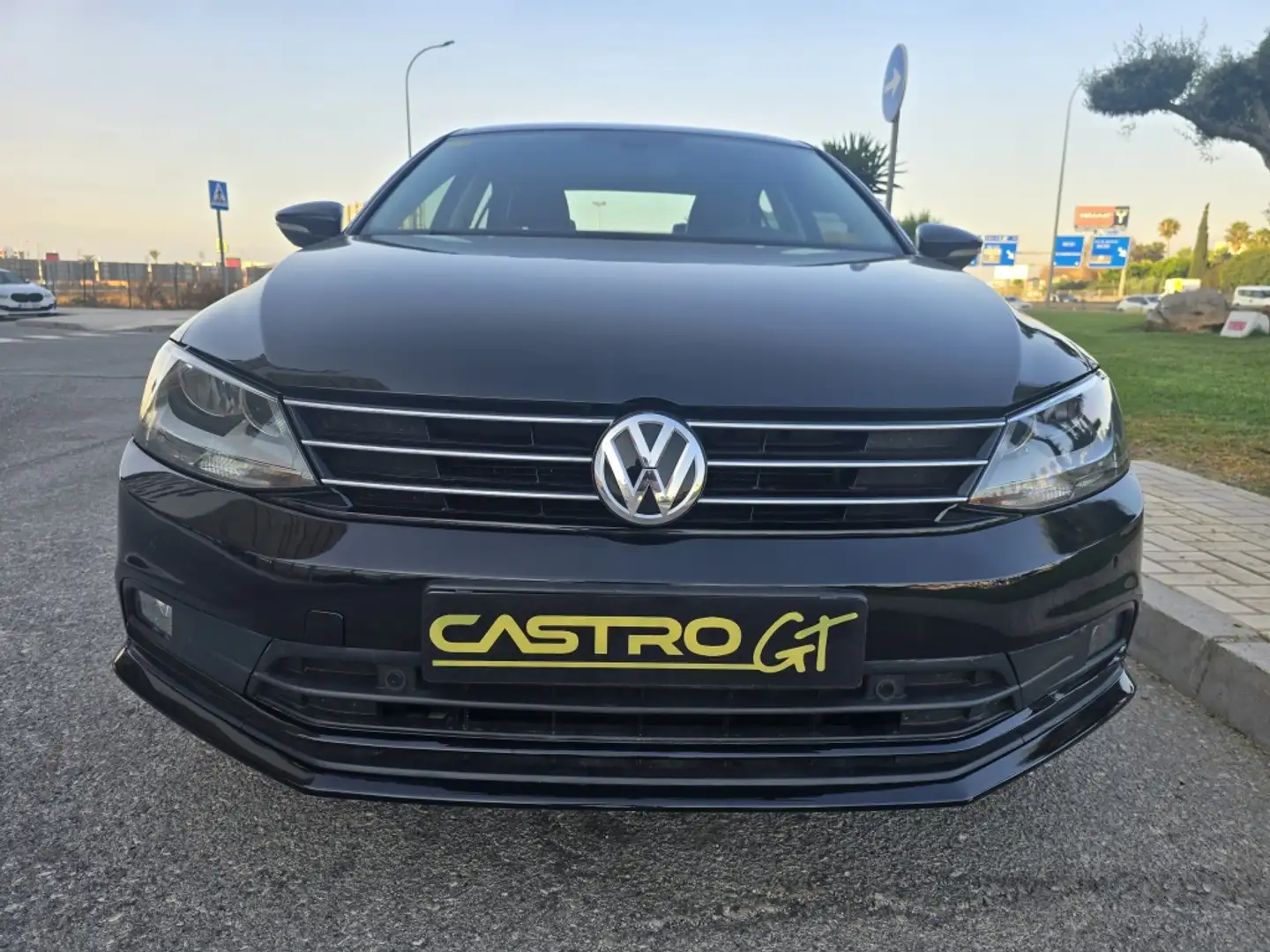 Volkswagen Jetta 2.0TDI BMT Sport 110 Noir - 2