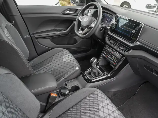Volkswagen T-Cross view 8