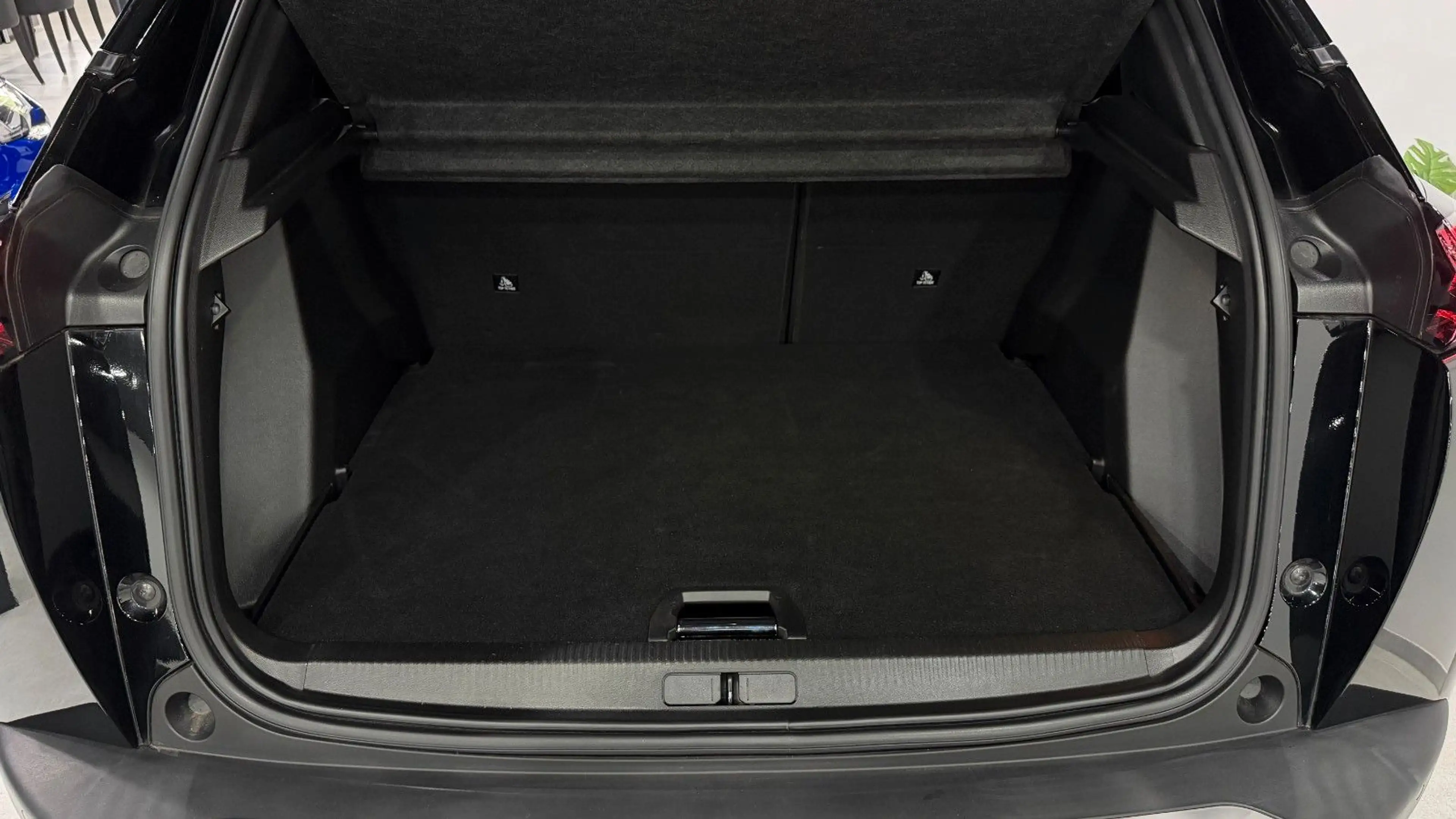 Peugeot 2008 Allure Pack/Navi/180°Kamera/LED/Shz/DAB+/LM — photo 15