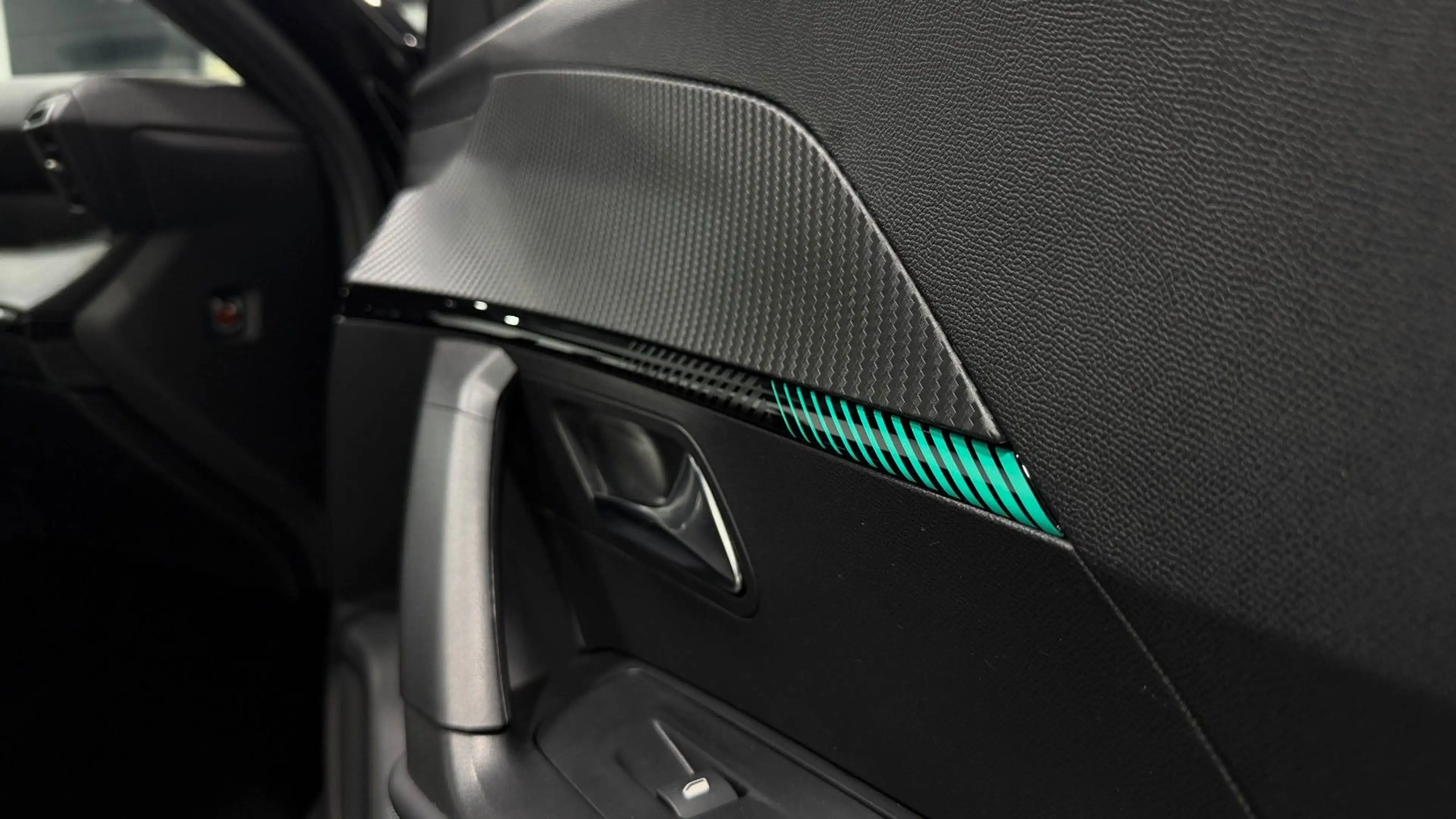Peugeot 2008 Allure Pack/Navi/180°Kamera/LED/Shz/DAB+/LM — photo 7