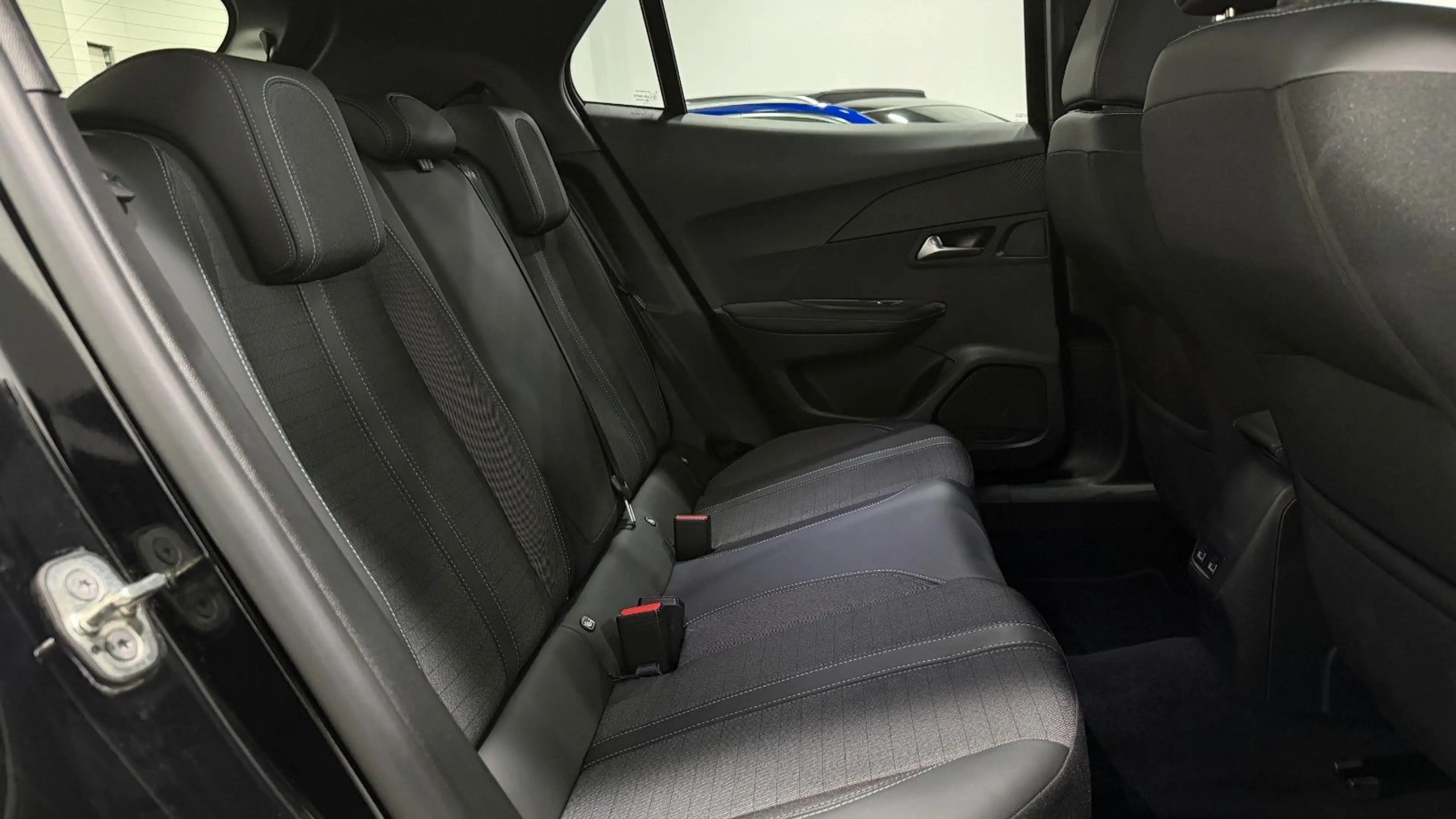 Peugeot 2008 Allure Pack/Navi/180°Kamera/LED/Shz/DAB+/LM — photo 11