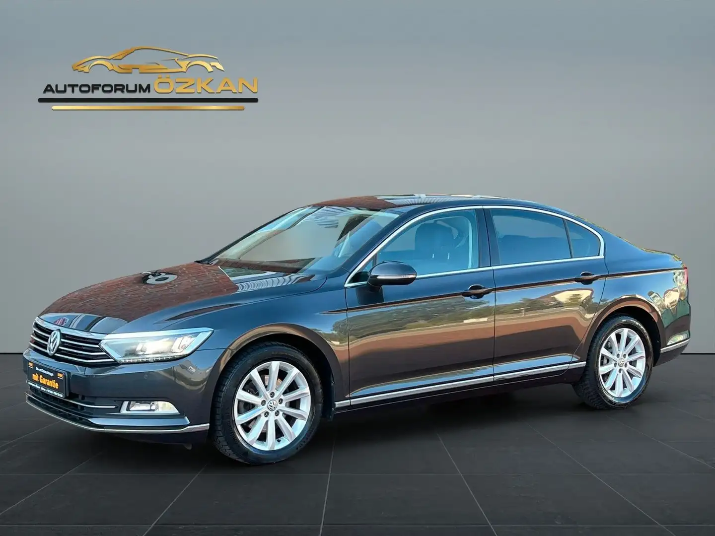 Volkswagen Passat 1.4 TSI Lim. Highline BMT DSG ACC Massage Grijs - 1