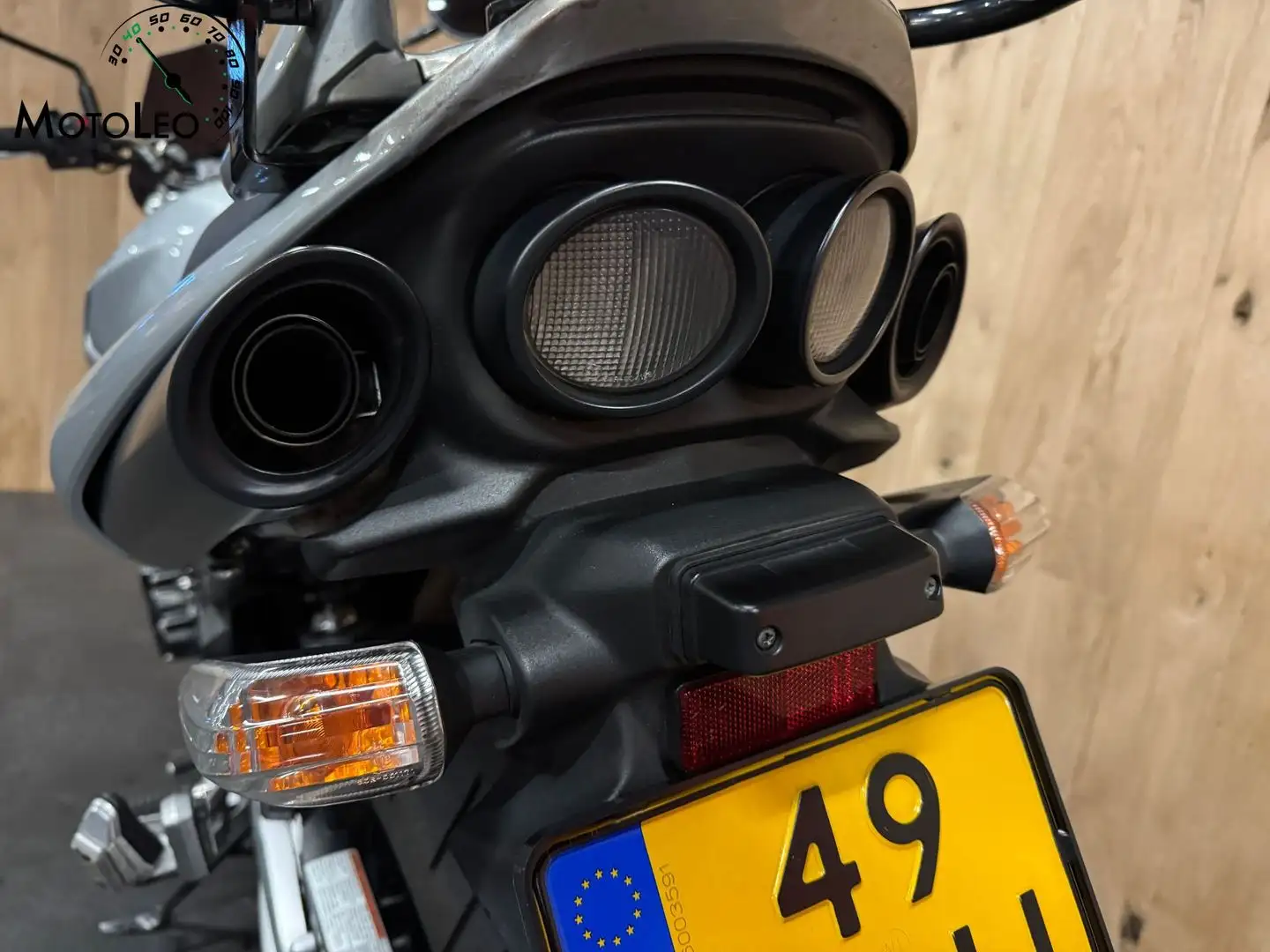 Suzuki GSR 600 A Gris - 2