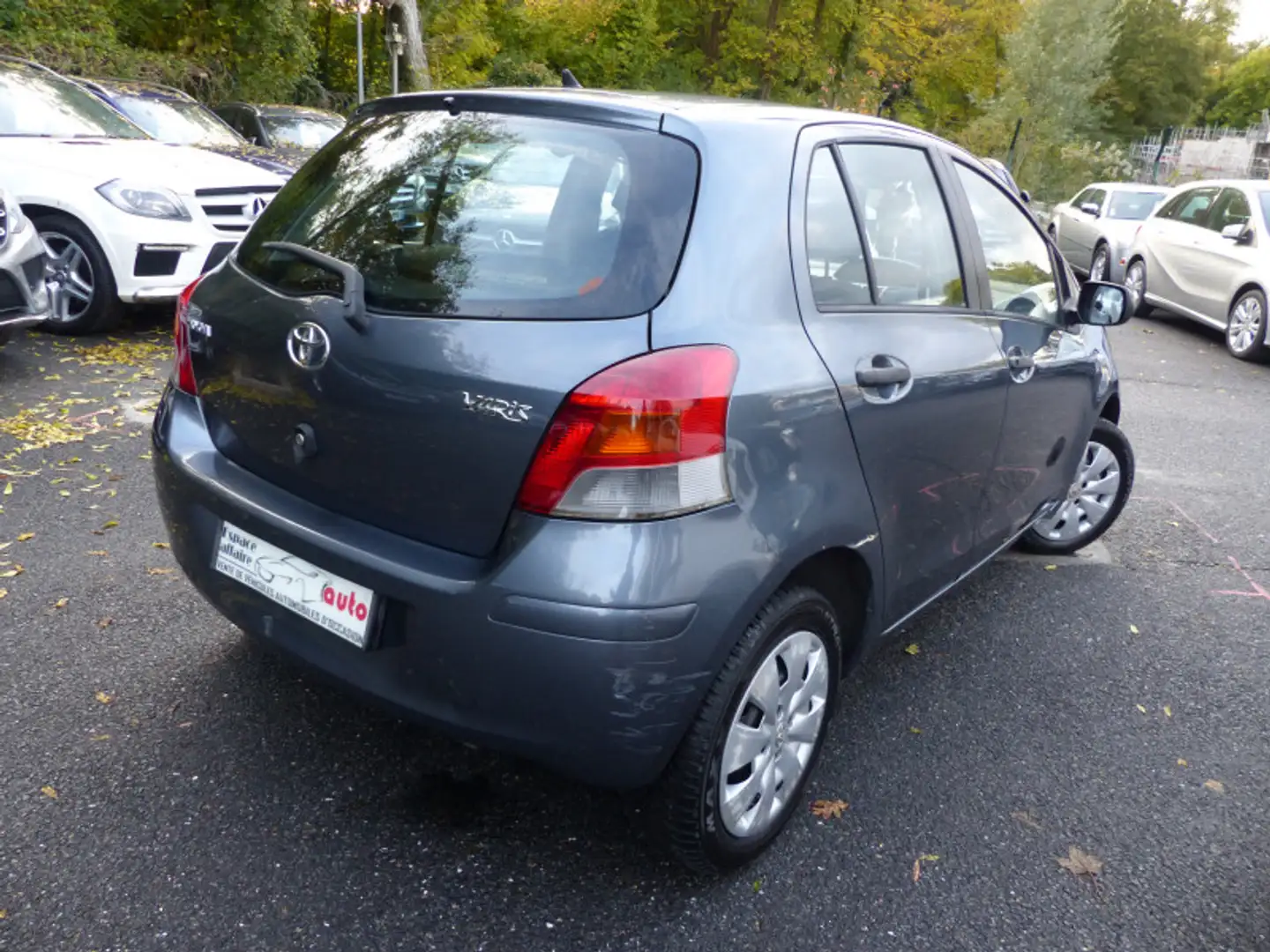 Toyota Yaris 69 VVT-I 5P Gris - 2