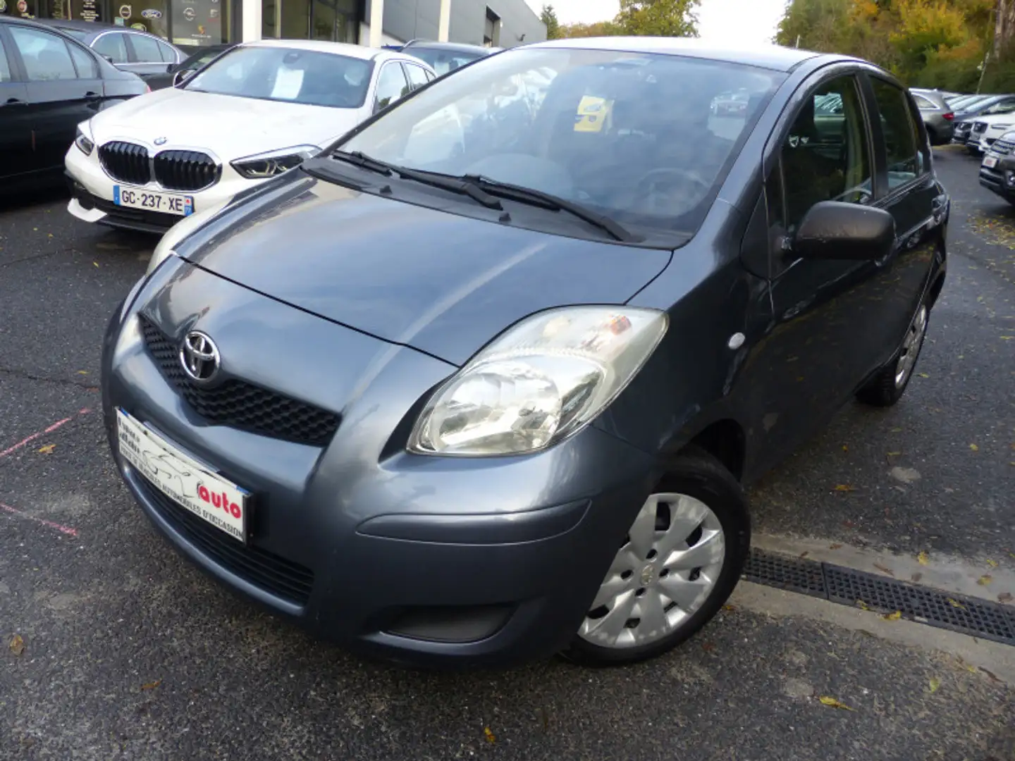 Toyota Yaris 69 VVT-I 5P Gris - 1