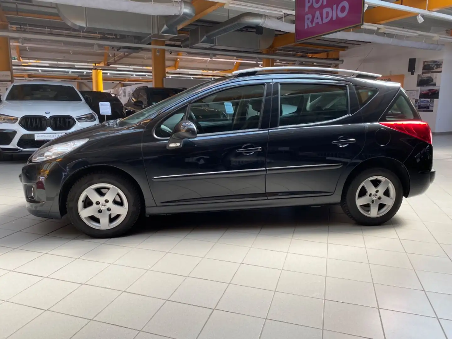 Peugeot 207 Kombi|Panorama|Klima|PDC|Isofix|TÜV 01/27 Zwart - 2