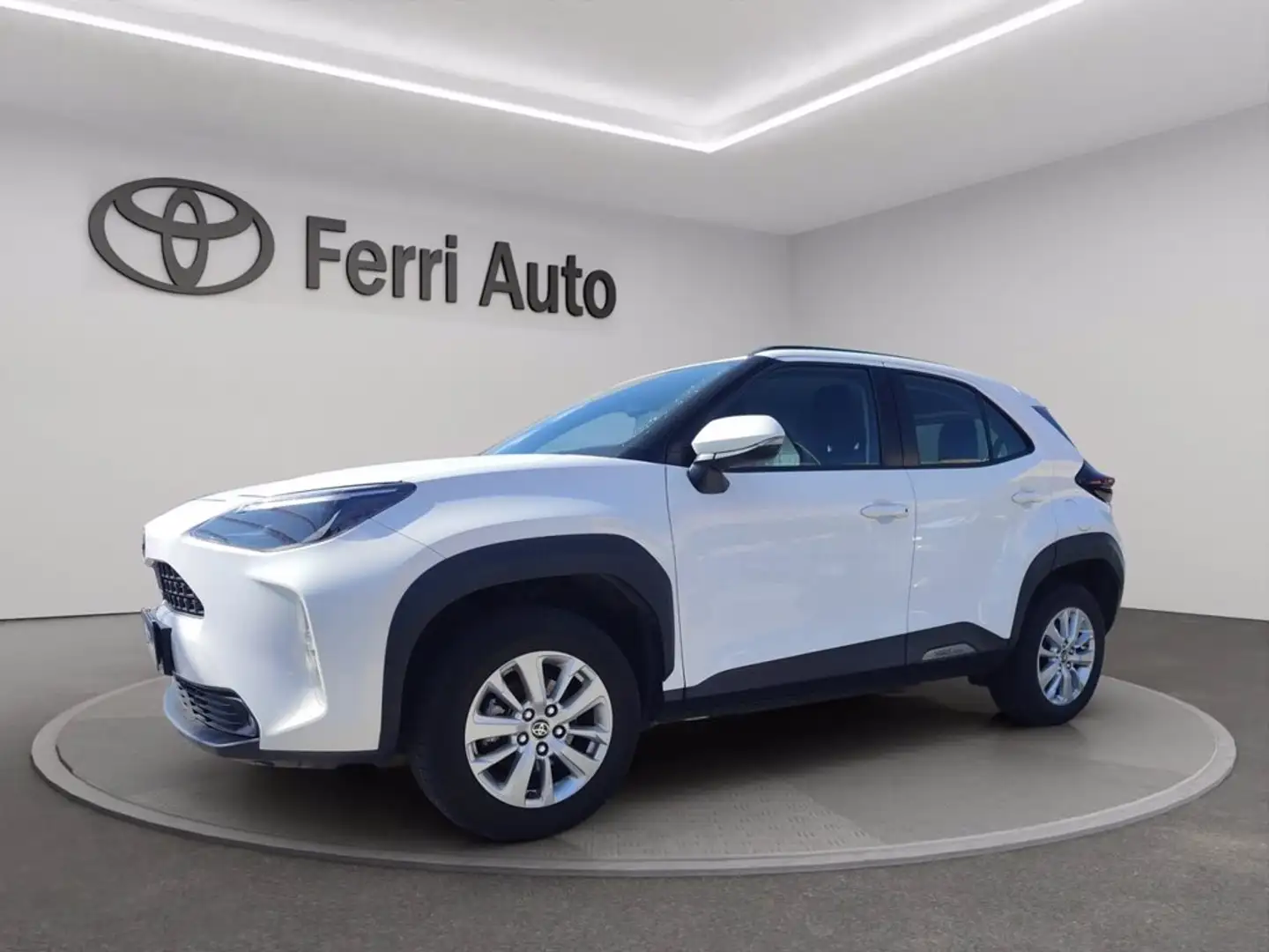 Toyota Yaris Cross 1.5h active fwd 116cv e-cvt Белый - 1