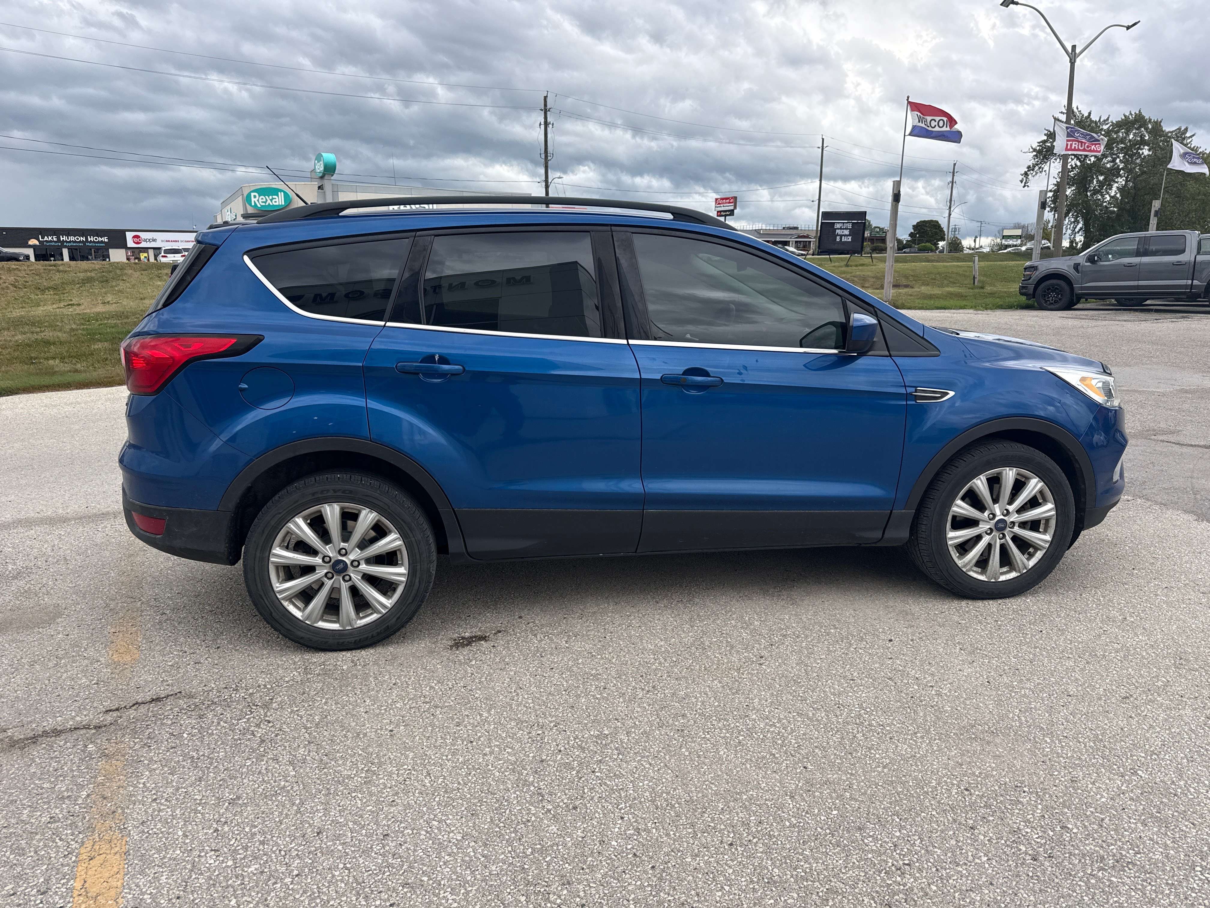 2019 Ford Escape SEL | 4WD | PANO ROOF | NO ACCIDENTS — снимка 1