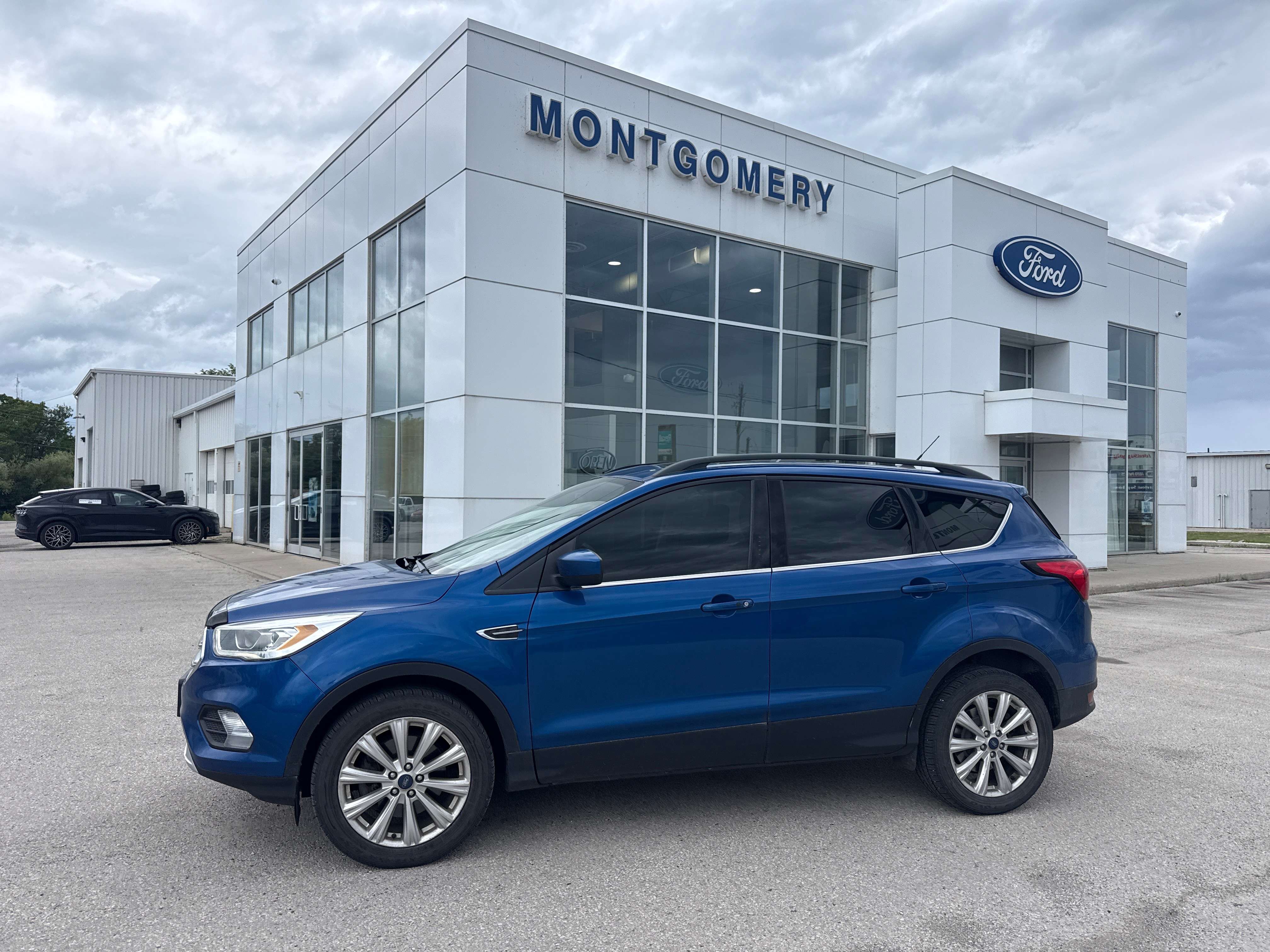 2019 Ford Escape SEL | 4WD | PANO ROOF | NO ACCIDENTS — снимка 1