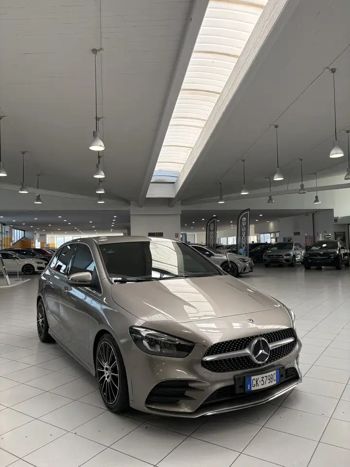 Mercedes-Benz B 180