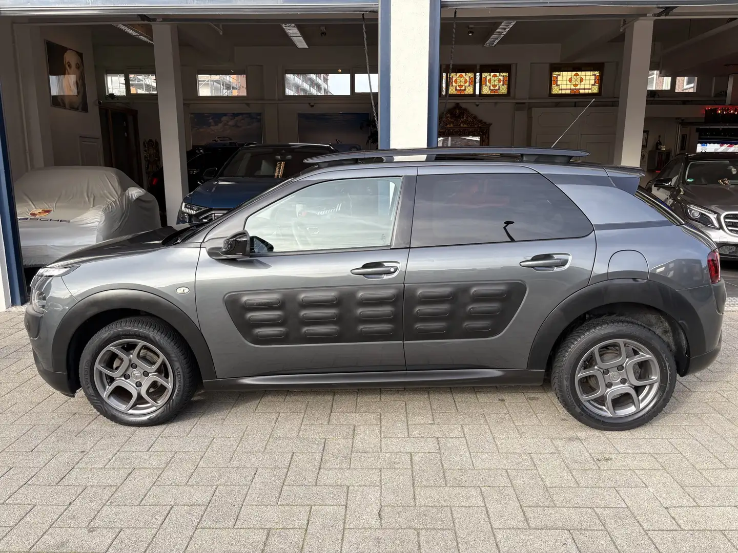 Citroen C4 Cactus 1.2 PureTech PANO/CAMERA/NAVI/DEALER OND. Grigio - 2